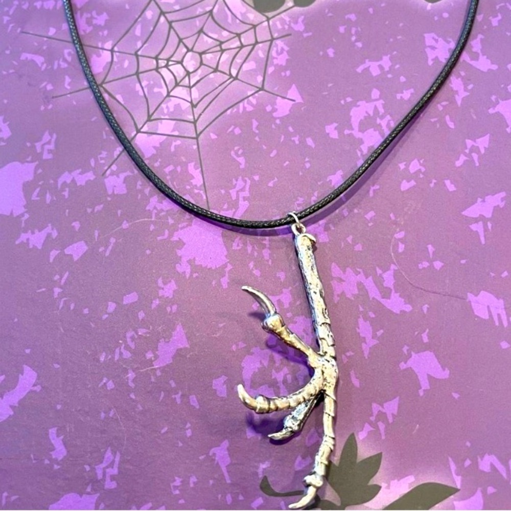 Silver Claw Pendant Necklace